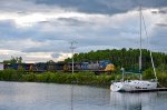 CSXT 487 leads CN 327 arriving in Valleyfield